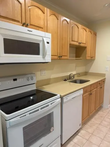 $1,425 | 20 Abbey Lane, Unit 204, Delray Beach, FL 33446