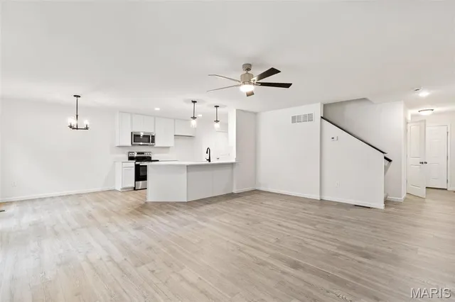 $329,900 | 14 Fairmount Grv Drive, St. Peters, MO 63376