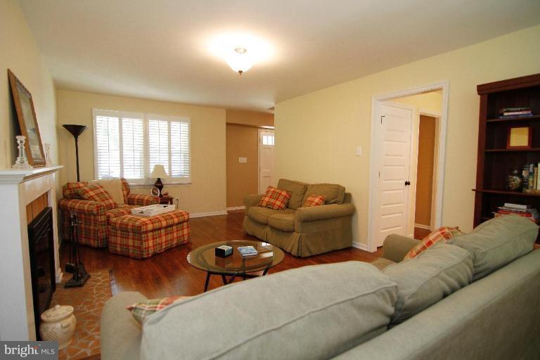 9210 Antelope Place Springfield, VA 22153 - Photo 5 of 19 Living Room #2