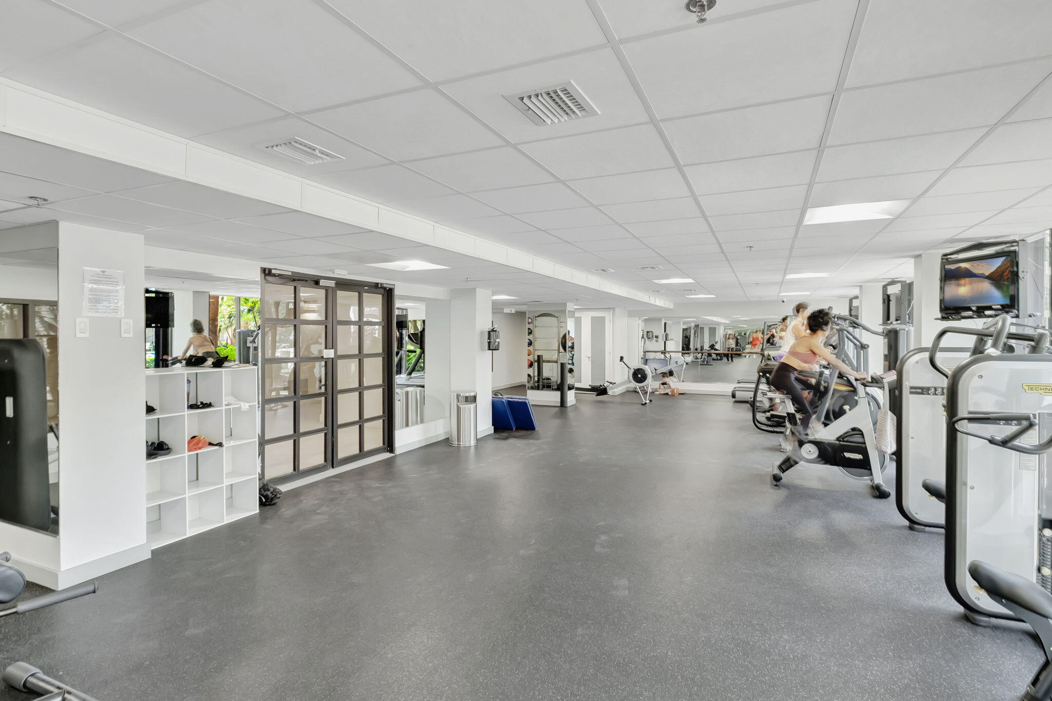 540 Brickell Key Drive, Unit 919 Miami, FL 33131 - Photo 33 of 42 a view of a room with gym equipment