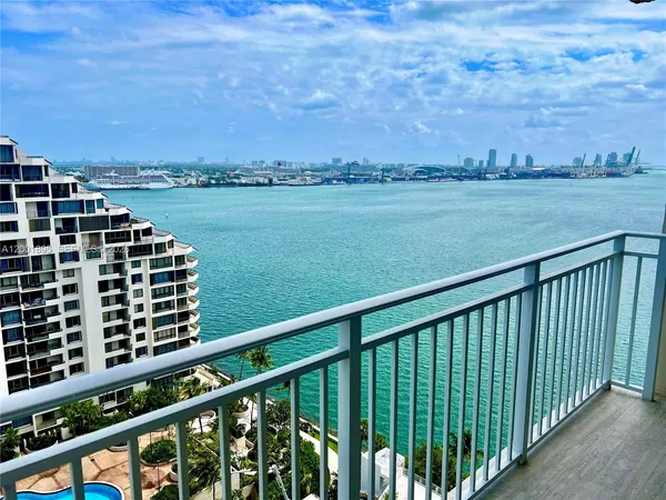 $3,300 | 770 Claughton Island Drive, Unit 2105, Miami, FL 33131