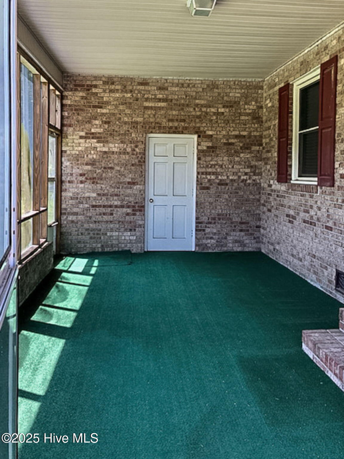 302 Jamestown Road Windsor, NC 27983 - Photo 19 of 23 Screened-in Porch
