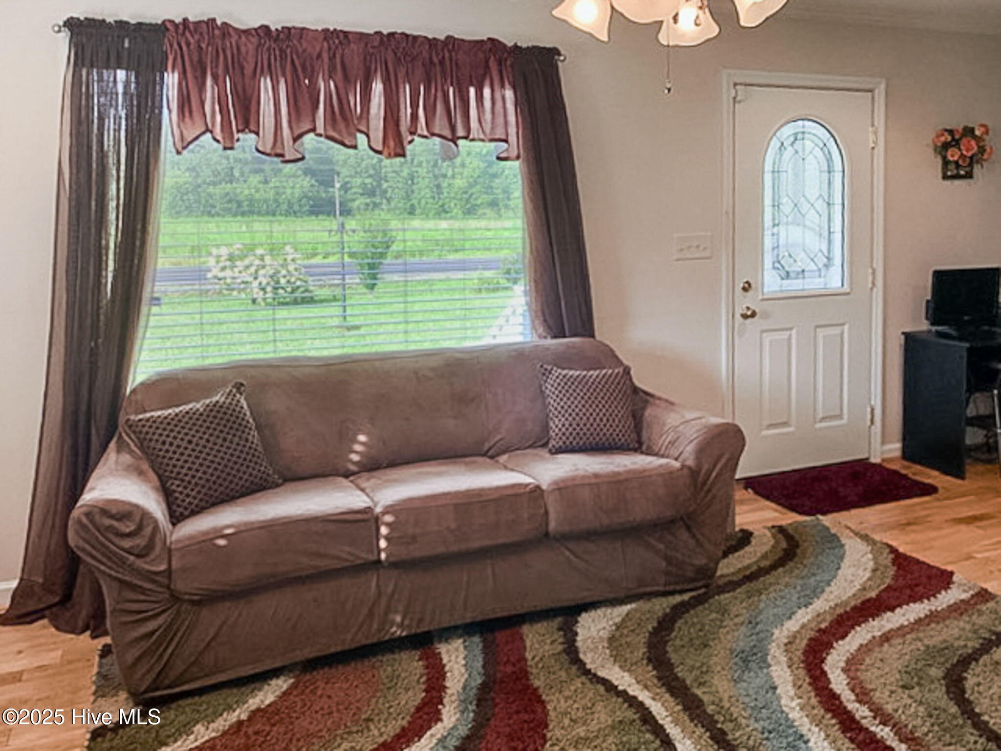 302 Jamestown Road Windsor, NC 27983 - Photo 5 of 23 Enter into Family Room