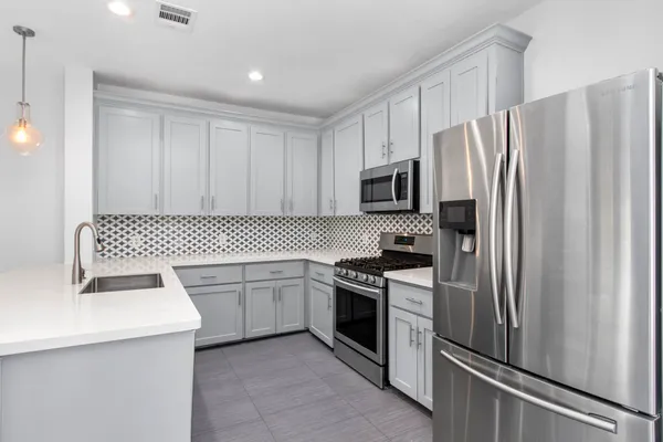 $2,600 | 1213 Nagle Street, Houston, TX 77003