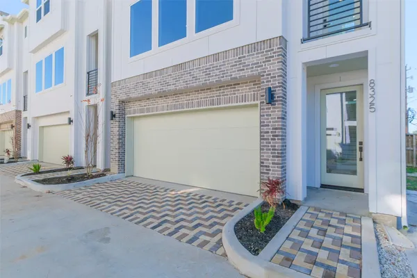 $2,600 | 8315 Brecha Lane, Houston, TX 77055