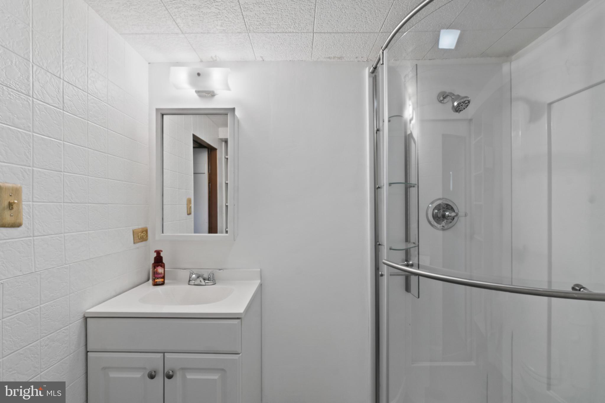 1517 Dellsway Road Towson, MD 21286 - Photo 25 of 34 Full bathroom