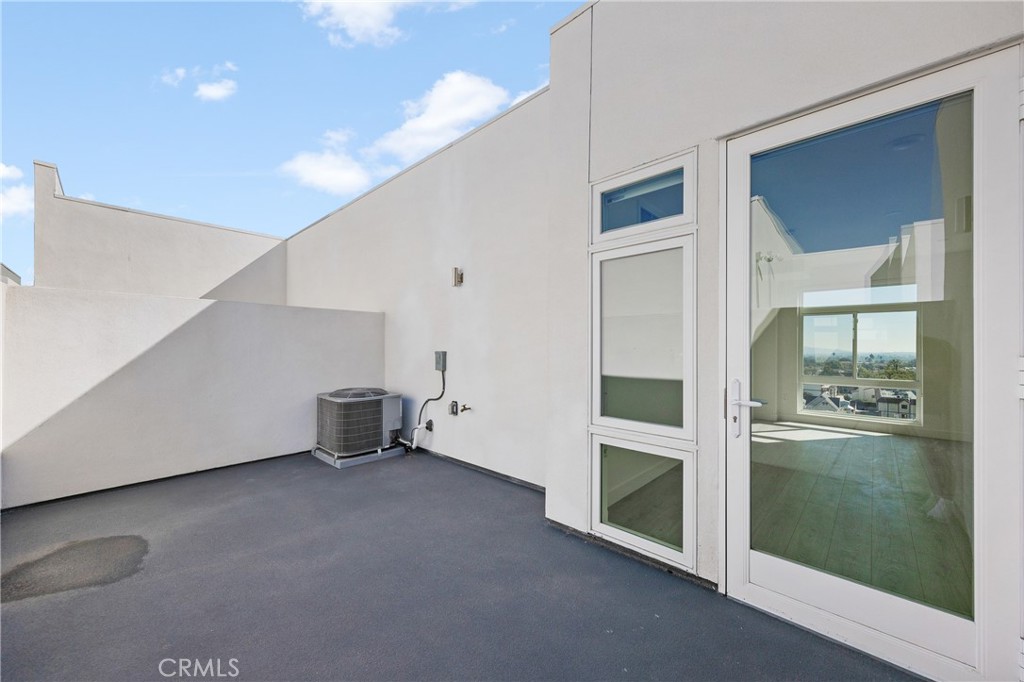 168 South Monterey Street, Unit 518 Alhambra, CA 91801 - Photo 24 of 45 a view of an empty room and a window