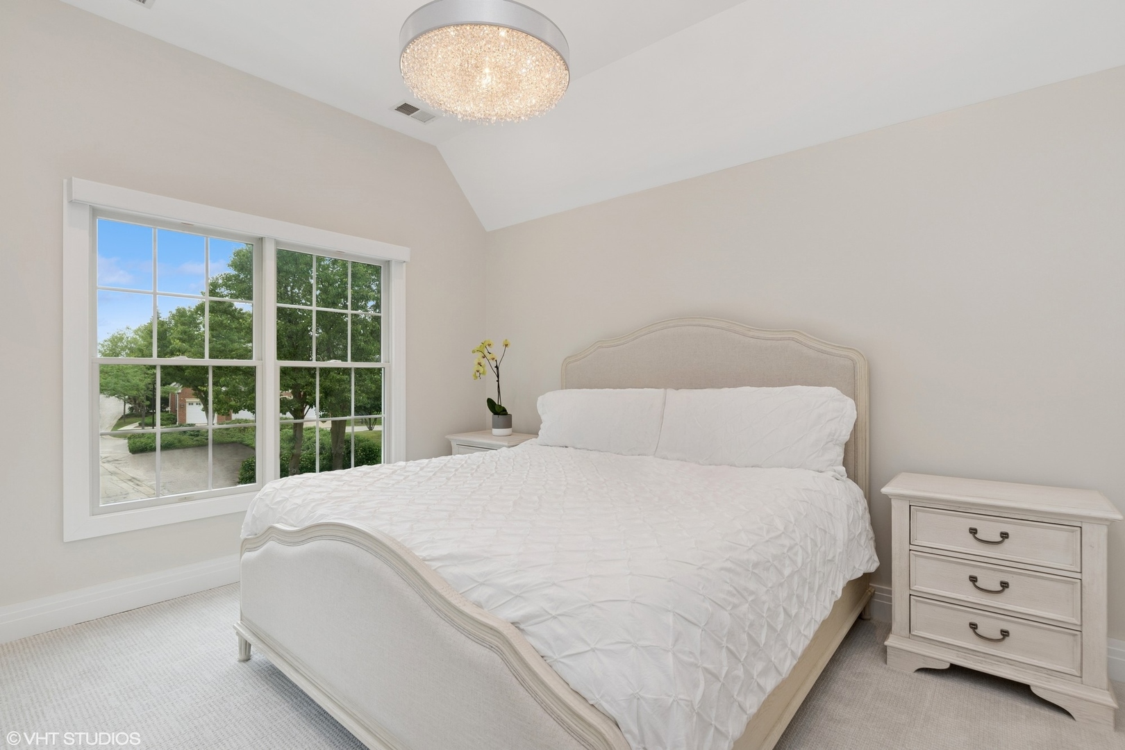 37 Harborside Way Hawthorn Woods, IL 60047 - Photo 16 of 28 a large white bed in a white room