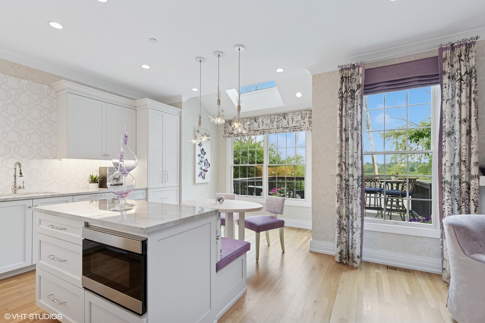 37 Harborside Way Hawthorn Woods, IL 60047 - Photo 7 of 28 a kitchen with a stove a sink and a refrigerator