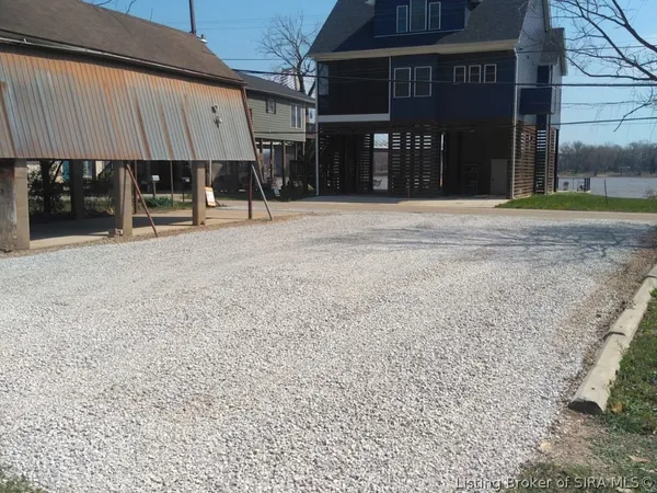 $895,000 | 4808 Upper River Road, Jeffersonville, IN 47130