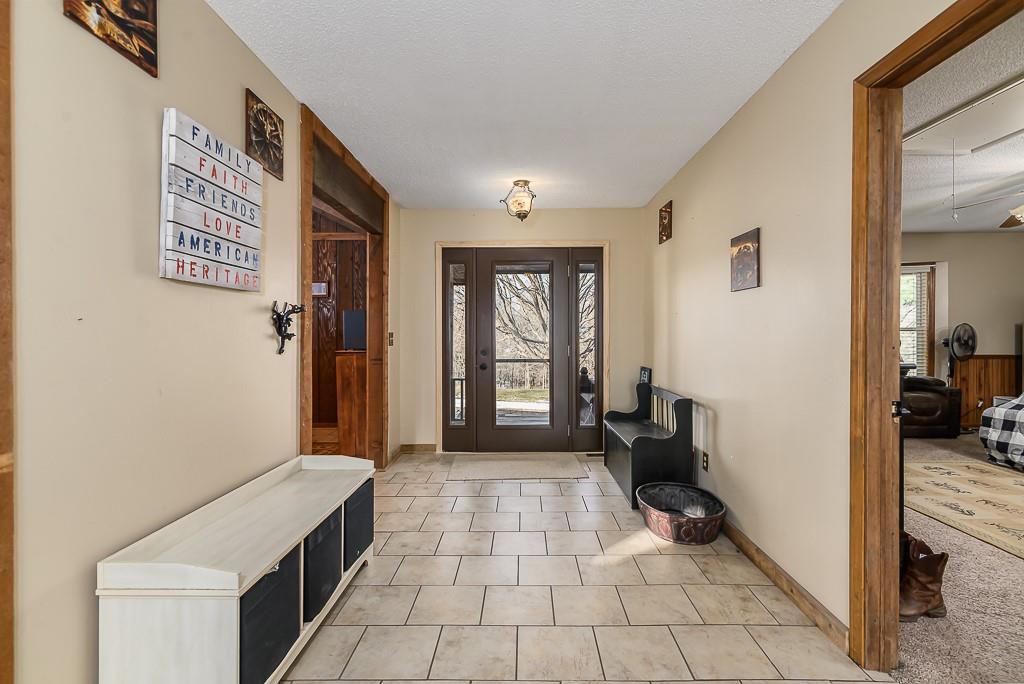 16551 Hollingsworth Road Basehor, KS 66007 - Photo 11 of 45