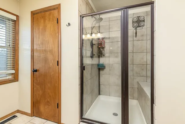 $1,200,000 | 16551 Hollingsworth Road, Basehor, KS 66007