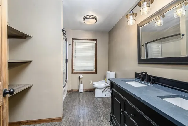 $1,200,000 | 16551 Hollingsworth Road, Basehor, KS 66007