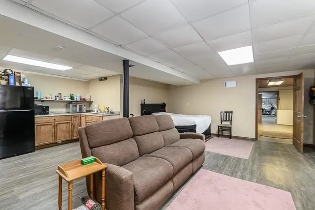 $1,200,000 | 16551 Hollingsworth Road, Basehor, KS 66007