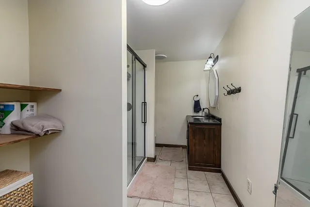 $1,200,000 | 16551 Hollingsworth Road, Basehor, KS 66007