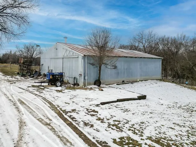 $1,200,000 | 16551 Hollingsworth Road, Basehor, KS 66007
