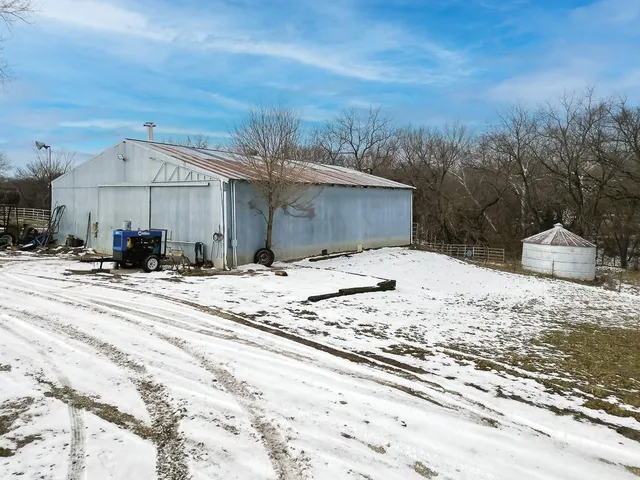 $1,200,000 | 16551 Hollingsworth Road, Basehor, KS 66007