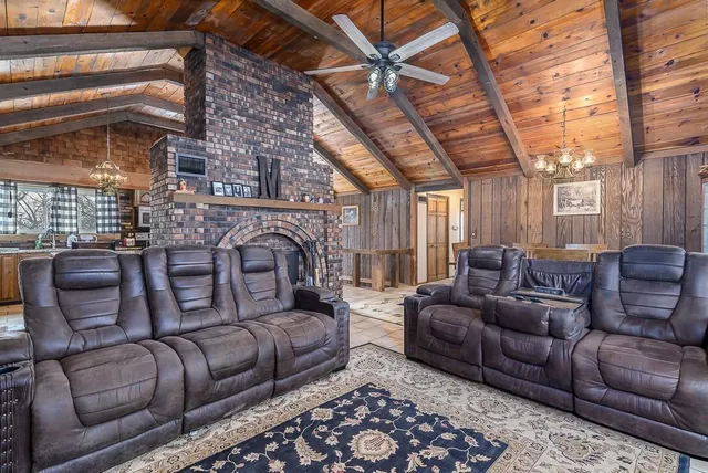 $1,200,000 | 16551 Hollingsworth Road, Basehor, KS 66007