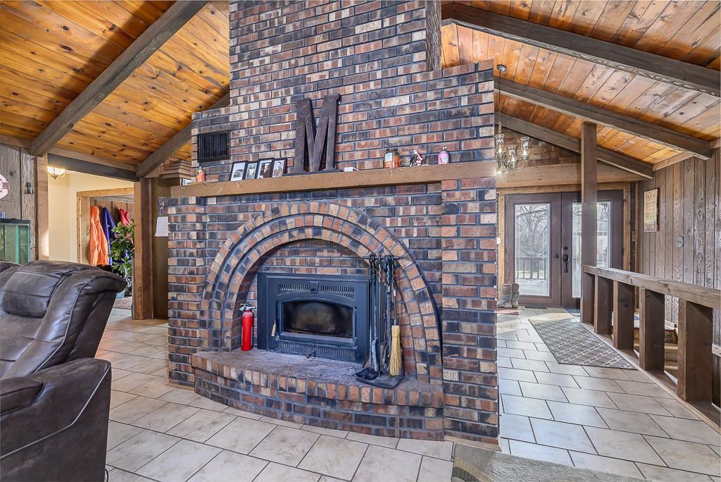 16551 Hollingsworth Road Basehor, KS 66007 - Photo 7 of 45