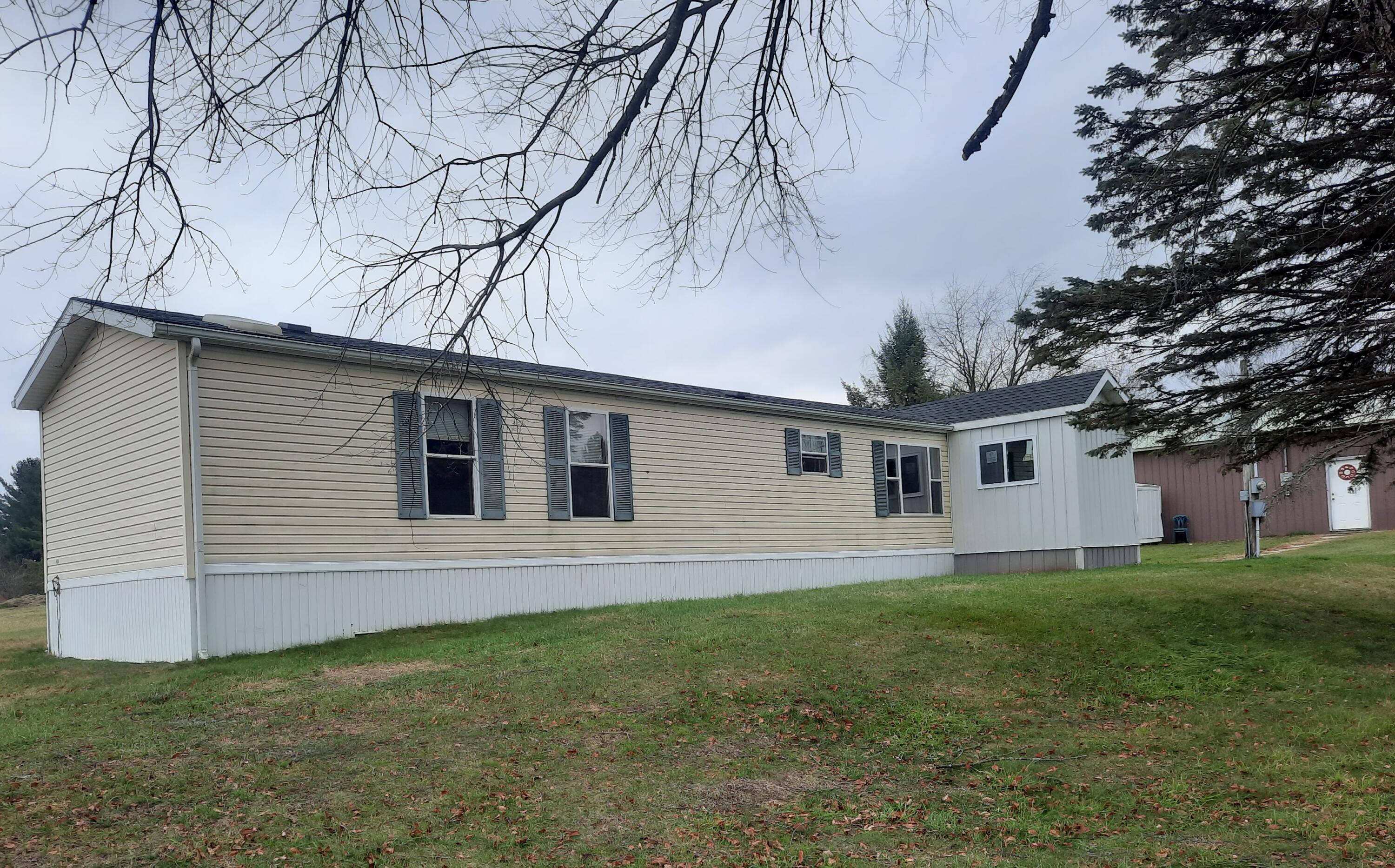 20875 Lowe Street Reed City, MI 49677 - Photo 3 of 22 20221104_114103