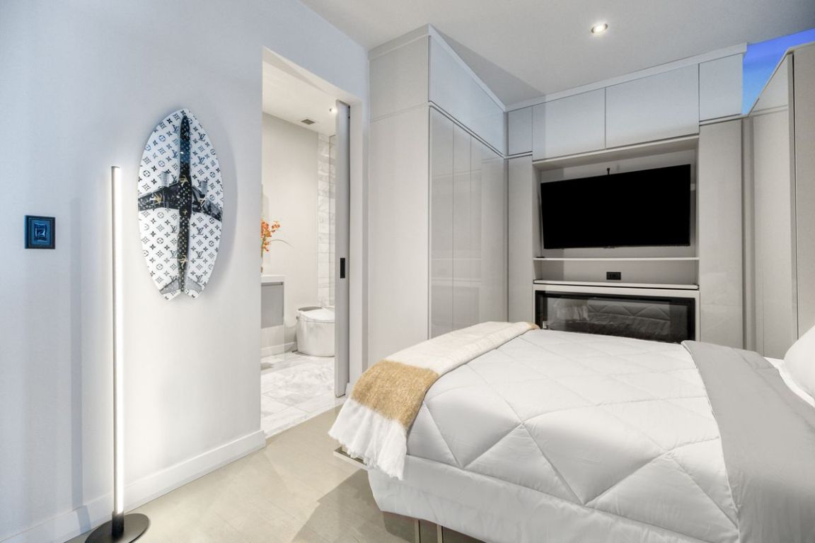 210 Lavaca Street, Unit 2809 Austin, TX 78701 - Photo 13 of 30 Bedroom with baseboards and recessed lighting