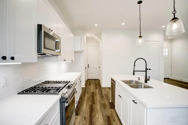 $2,700 | 1220 Mcneil Street, Houston, TX 77009