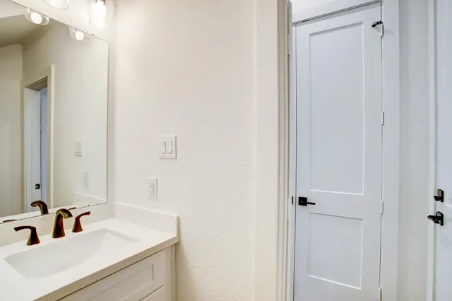 $2,700 | 1220 Mcneil Street, Houston, TX 77009