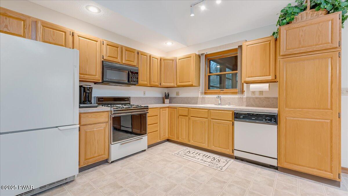 753 Deerfield Road Lake Ariel, PA 18436 - Photo 18 of 147