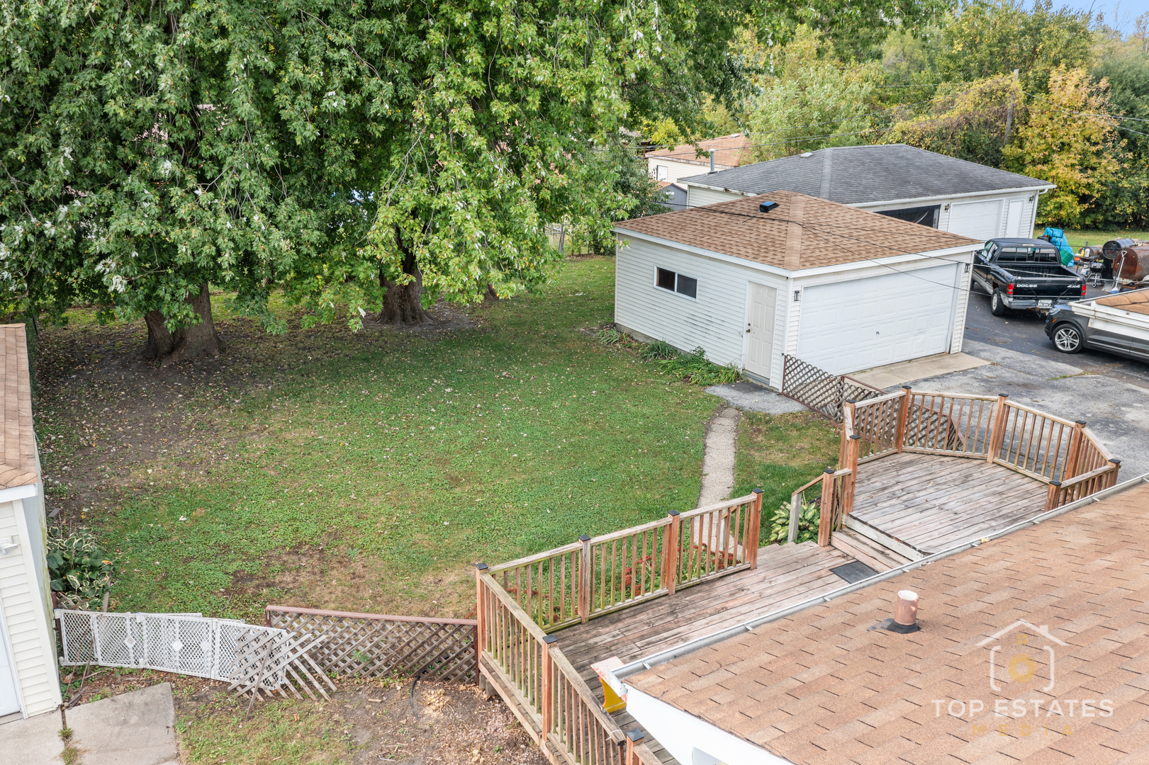 15450 Millard Avenue Markham, IL 60428 - Photo 30 of 42 a balcony with furniture and a garden