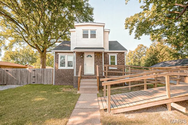 $215,000 | 1414 West Drive, Bethalto, IL 62010