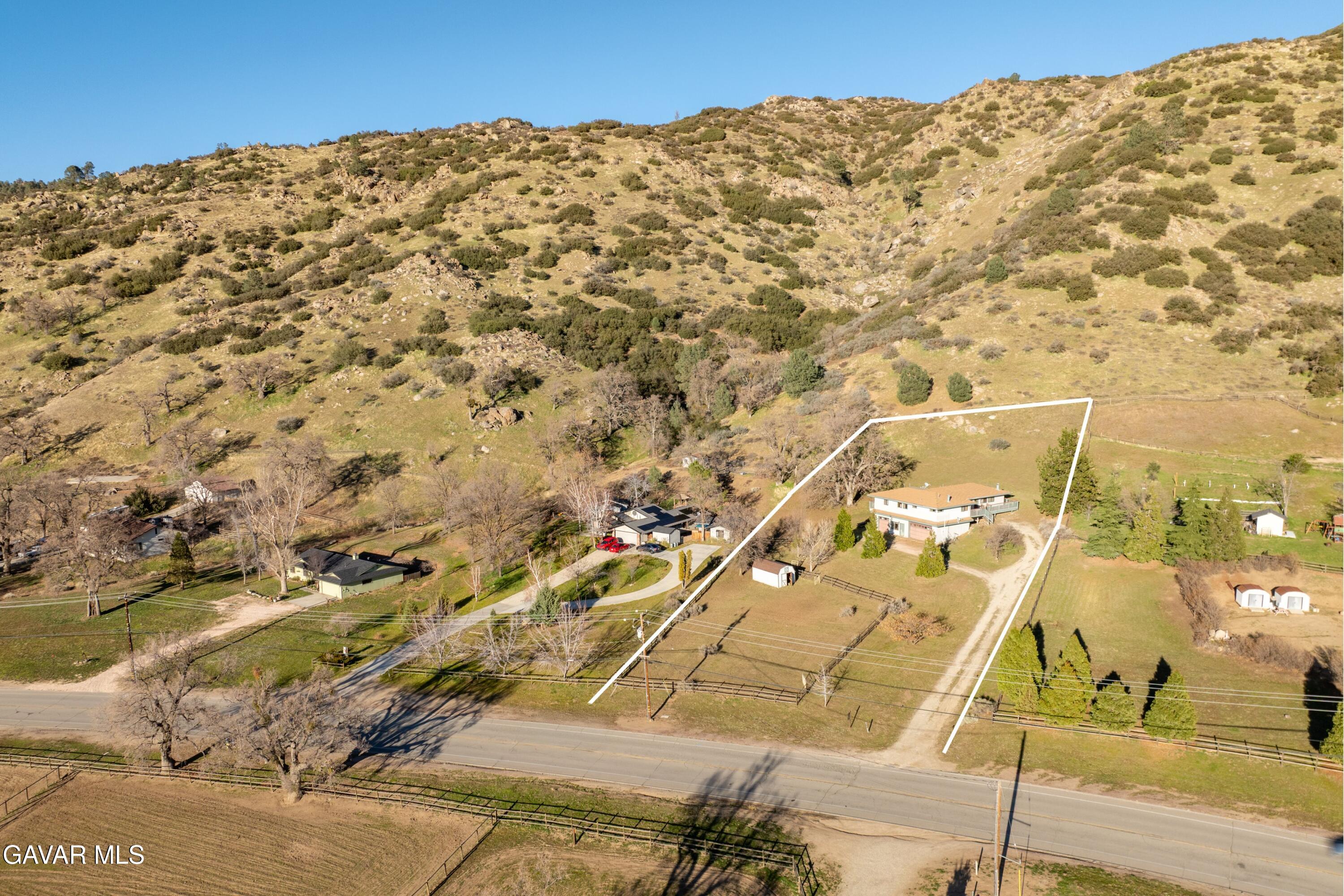 26181 Bear Valley Road Tehachapi, CA 93561 - Photo 17 of 38