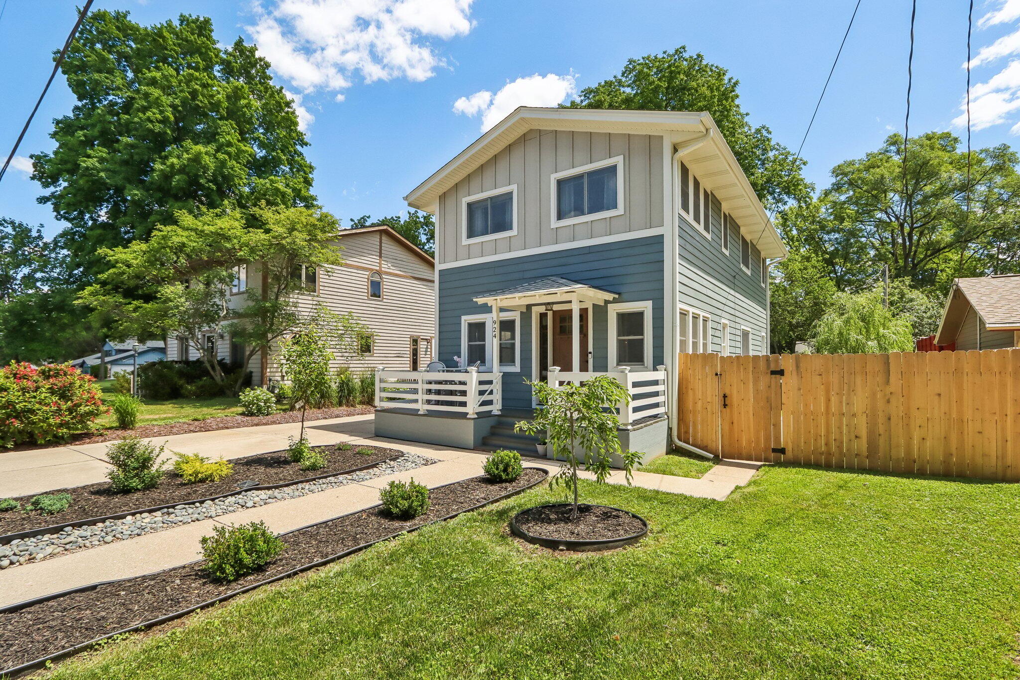 924 Nagawicka Street Delafield, WI 53018 - Photo 2 of 69 2-web-or-mls-Nagawicka St-S1606-002