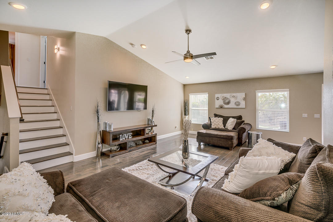 708 South Riata Street Gilbert, AZ 85296 - Photo 7 of 52 08-Riata
