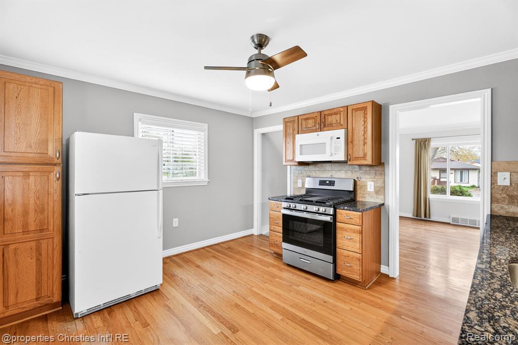 26605 Rialto Street Madison Heights, MI 48071 - Photo 11 of 37