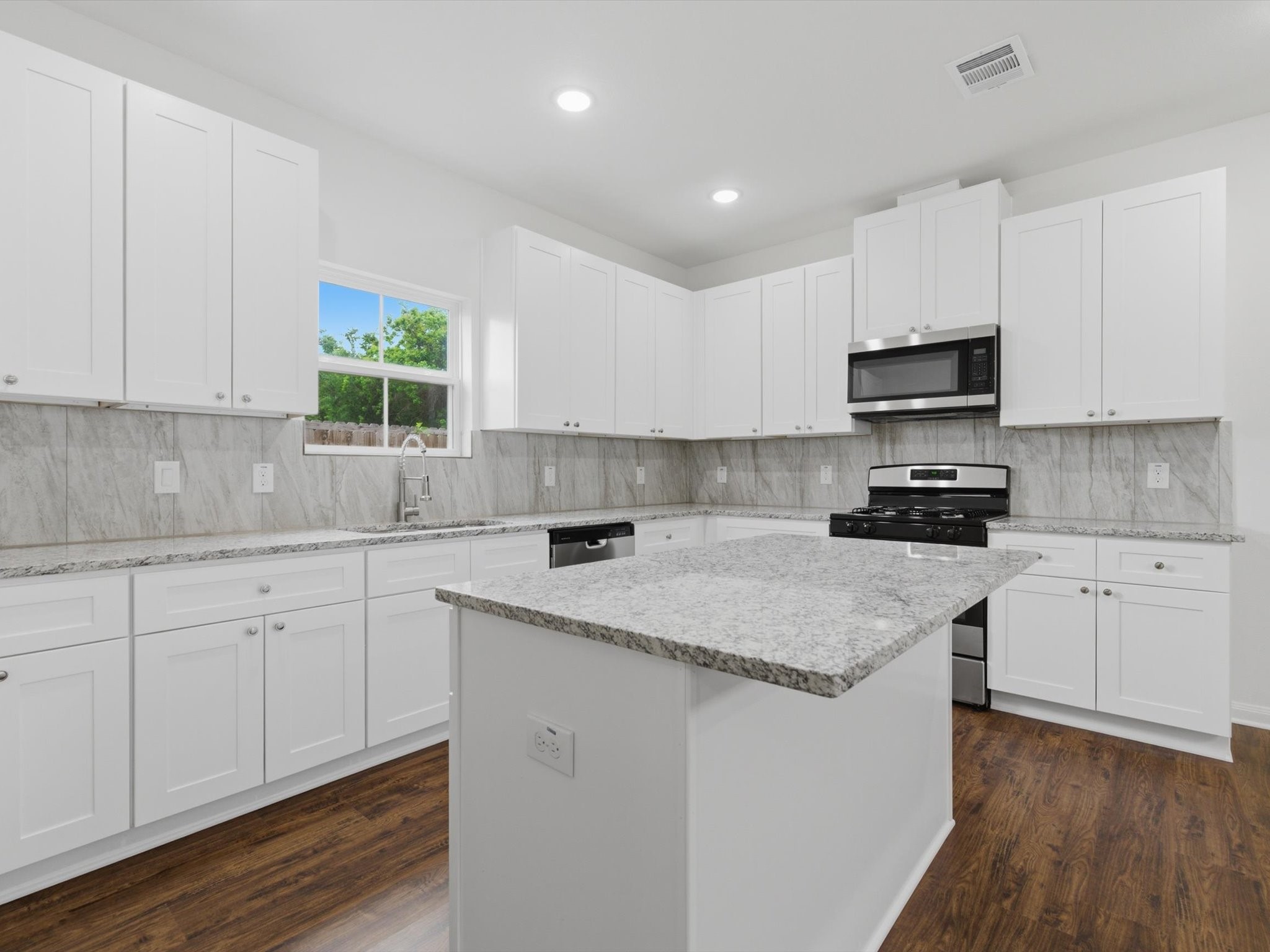2803 Topiary Lane Houston, TX 77014 - Photo 13 of 31