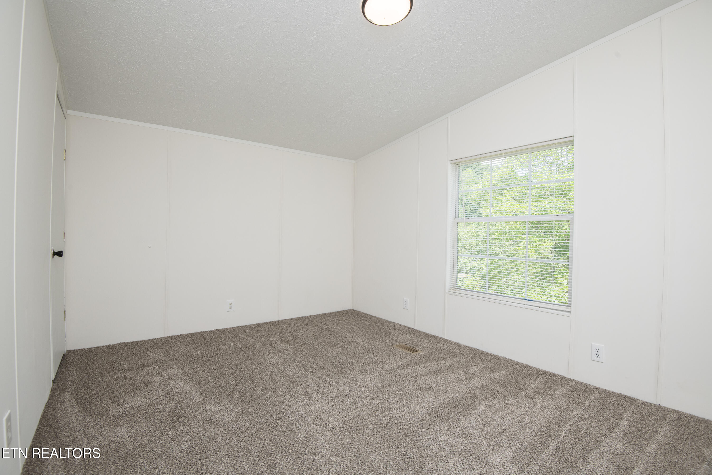 1587 Lower Caney Valley Road Tazewell, TN 37879 - Photo 20 of 42 third bed 3