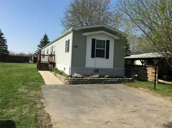 $79,900 | 109 B Elmhurst Drive, Lockport Town, NY 14094