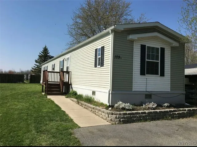 $79,900 | 109 B Elmhurst Drive, Lockport, NY 14094