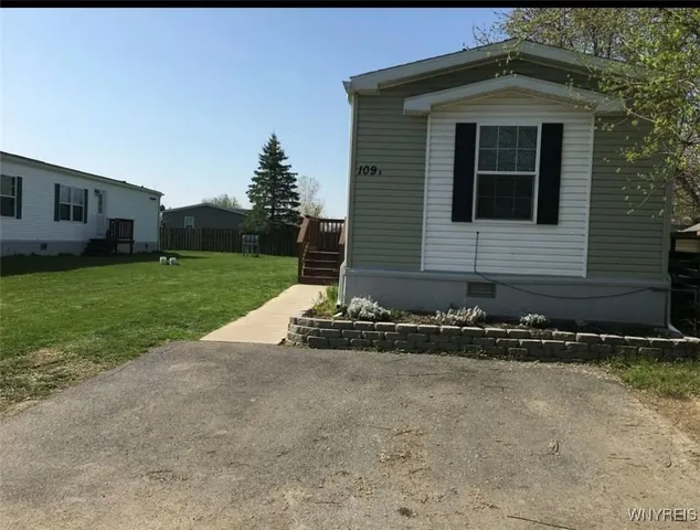 $79,900 | 109 B Elmhurst Drive, Lockport, NY 14094