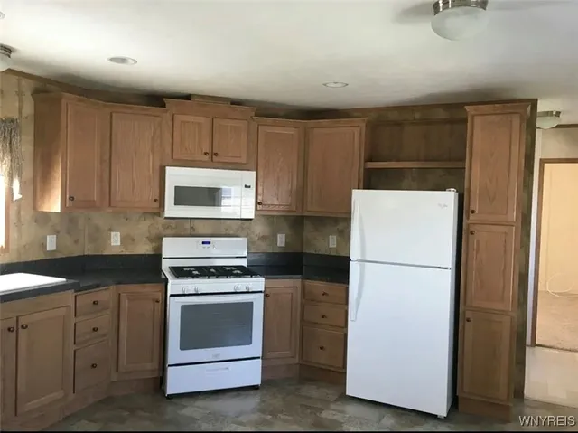 $79,900 | 109 B Elmhurst Drive, Lockport, NY 14094