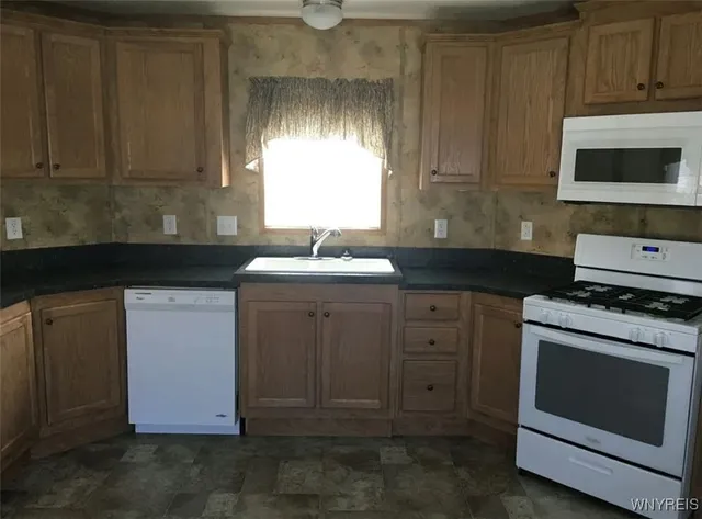 $79,900 | 109 B Elmhurst Drive, Lockport, NY 14094