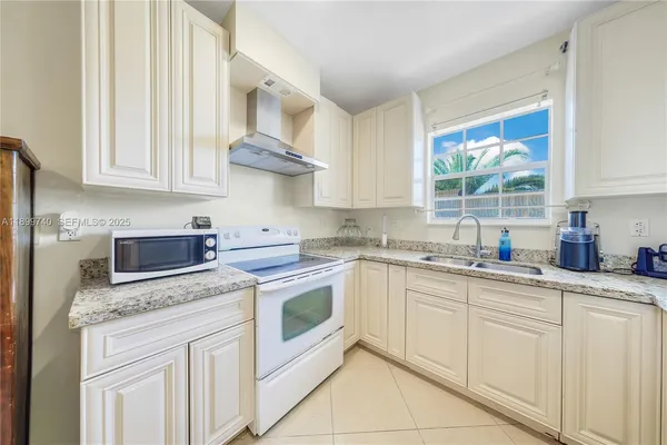 $2,400,000 | 19504 Southwest 135th Court, Miami, FL 33177