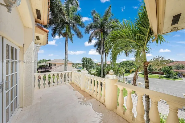 $2,400,000 | 19504 Southwest 135th Court, Miami, FL 33177