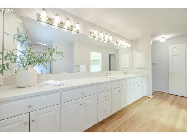 $725,000 | 982 Shaughnessy Lane, Eugene, OR 97401