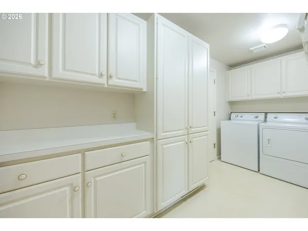 $725,000 | 982 Shaughnessy Lane, Eugene, OR 97401