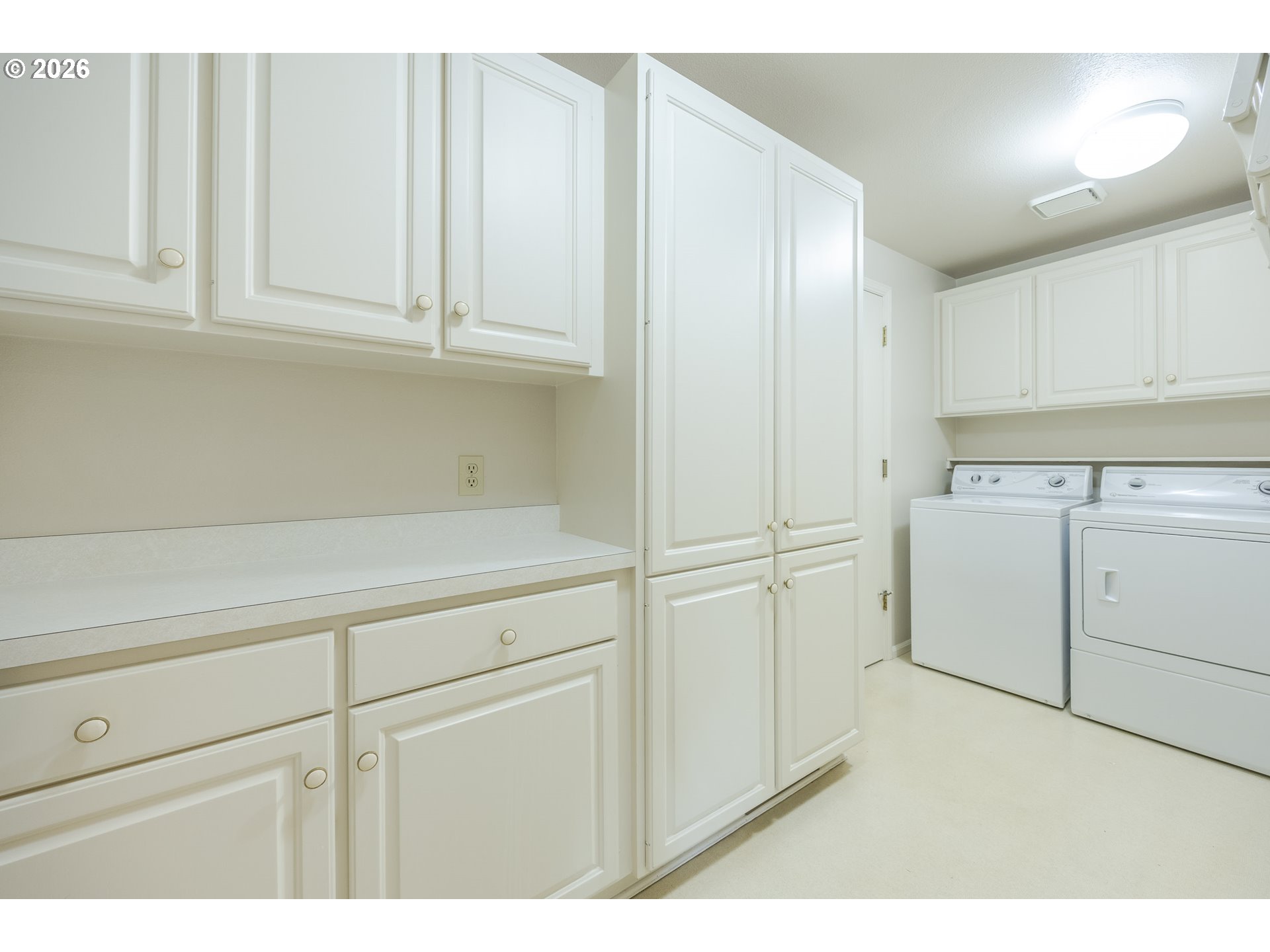 982 Shaughnessy Lane Eugene, OR 97401 - Photo 31 of 48 a view of cabinets with wooden floor