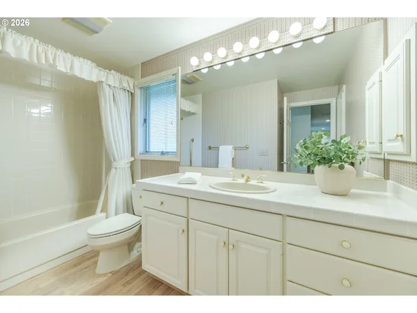 $725,000 | 982 Shaughnessy Lane, Eugene, OR 97401