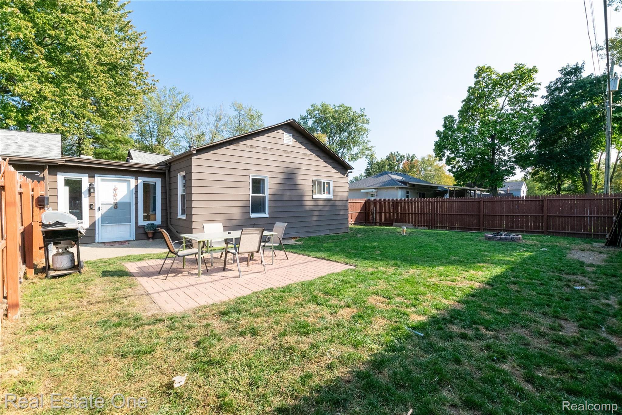 117 North Conklin Road Lake Orion, MI 48362 - Photo 4 of 24 117Conklin-20.jpg
