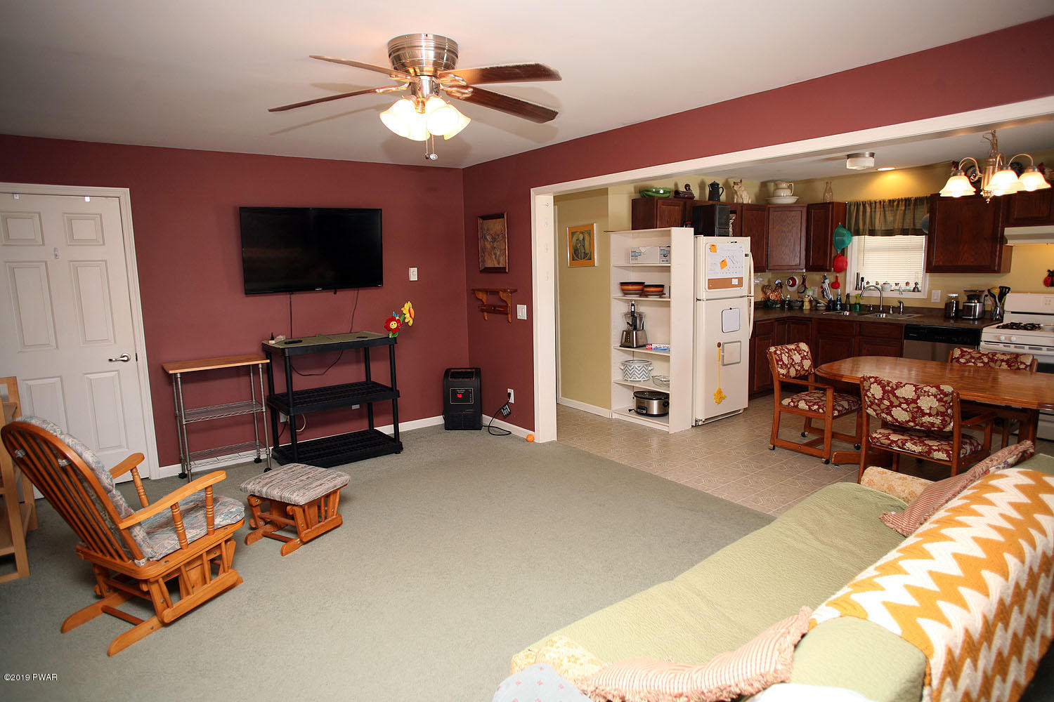 136 Schuman Road Damascus, PA 18415 - Photo 11 of 26 Living Room