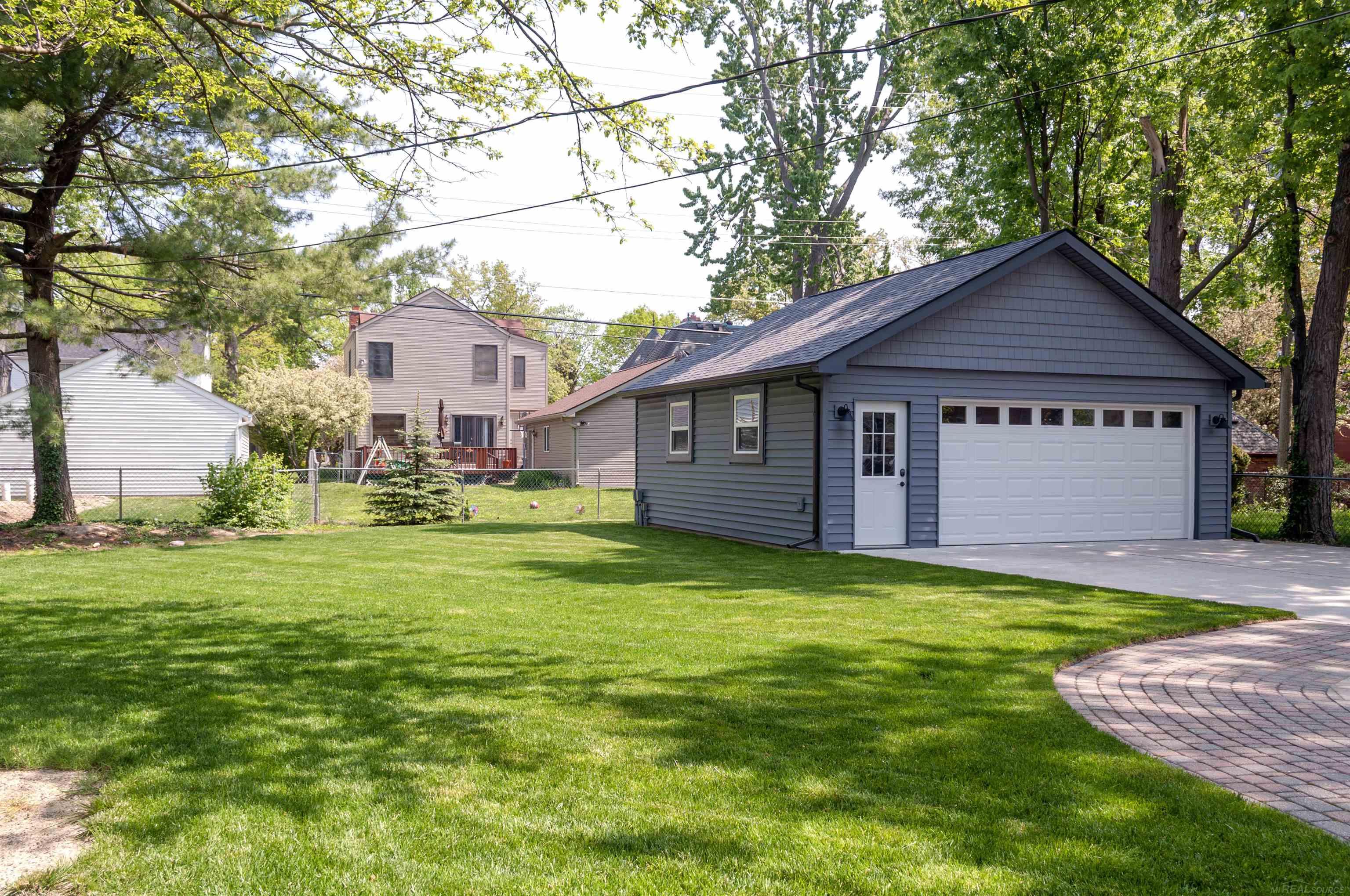 1772 Prestwick Road Grosse Pointe, MI 48236 - Photo 46 of 58 50110096-45.JPG